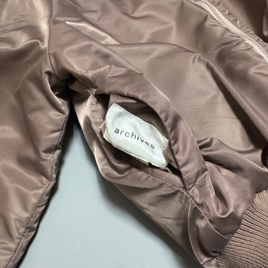 Archives 브라운컬러 폴리에스터 혼방 리버시블 후드 플라이트 자켓 상품이미지3