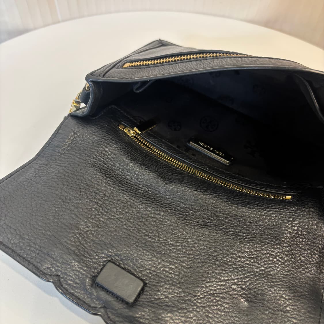 정품 토리버치 소가죽 플랩 크로스백     상품이미지10