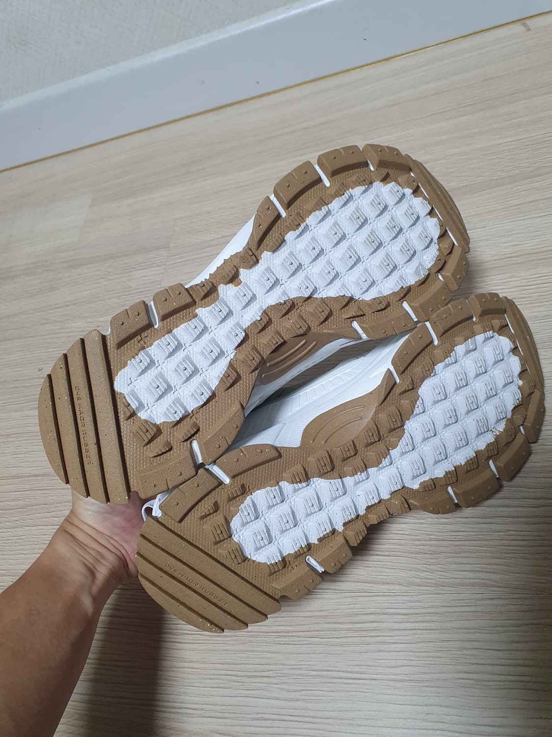 나이키 줌 보메로 룸 세일:검 라이트 스톤 255 상품이미지7