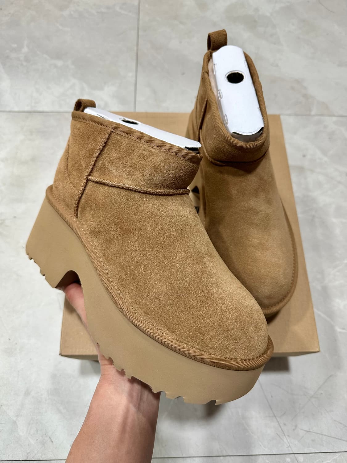 어그 클래식 울트라 미니 뉴하이츠 체스트넛  250,260새상품 상품이미지1