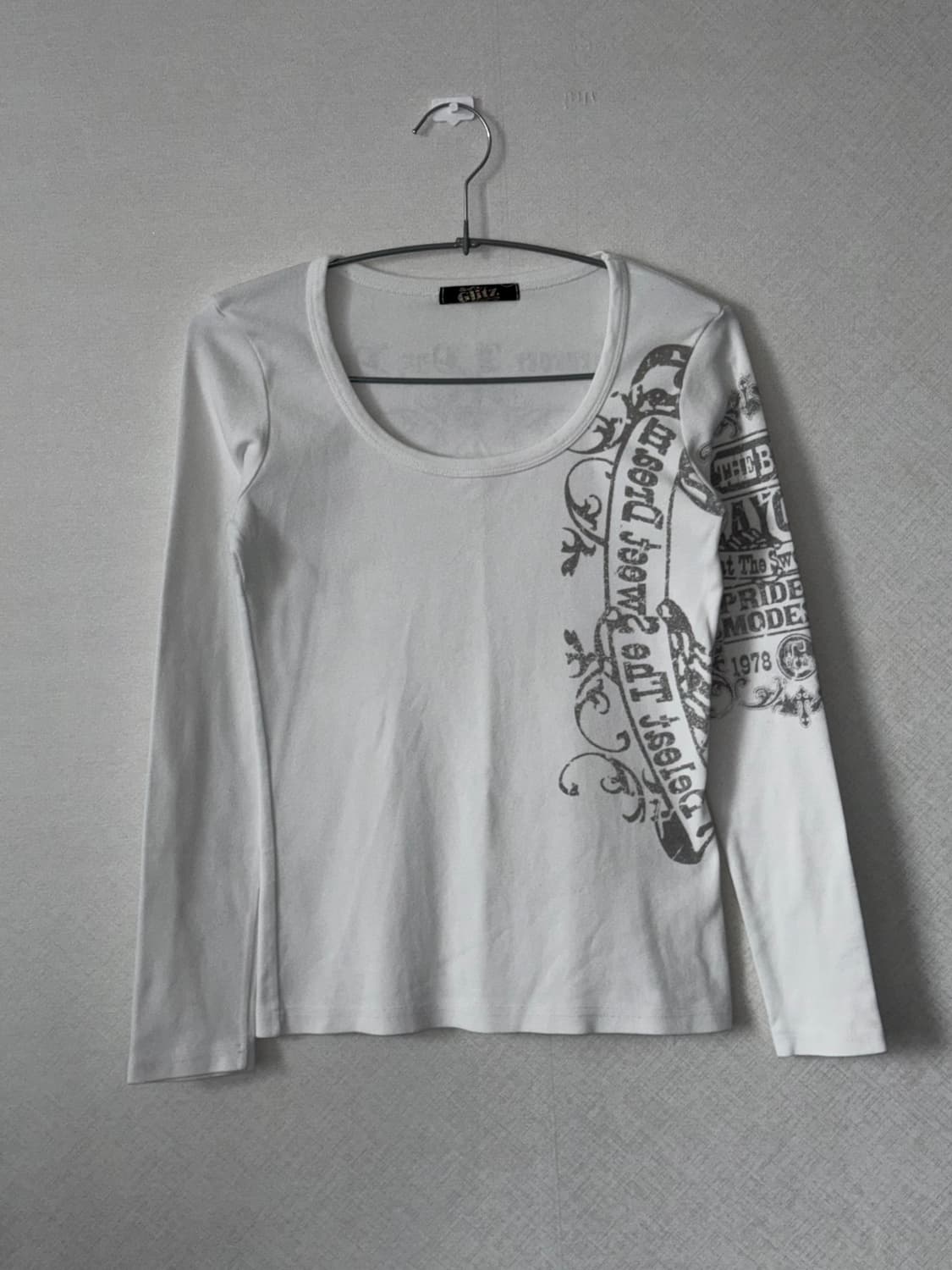 glitz lettering detailed longsleeve 상품이미지1