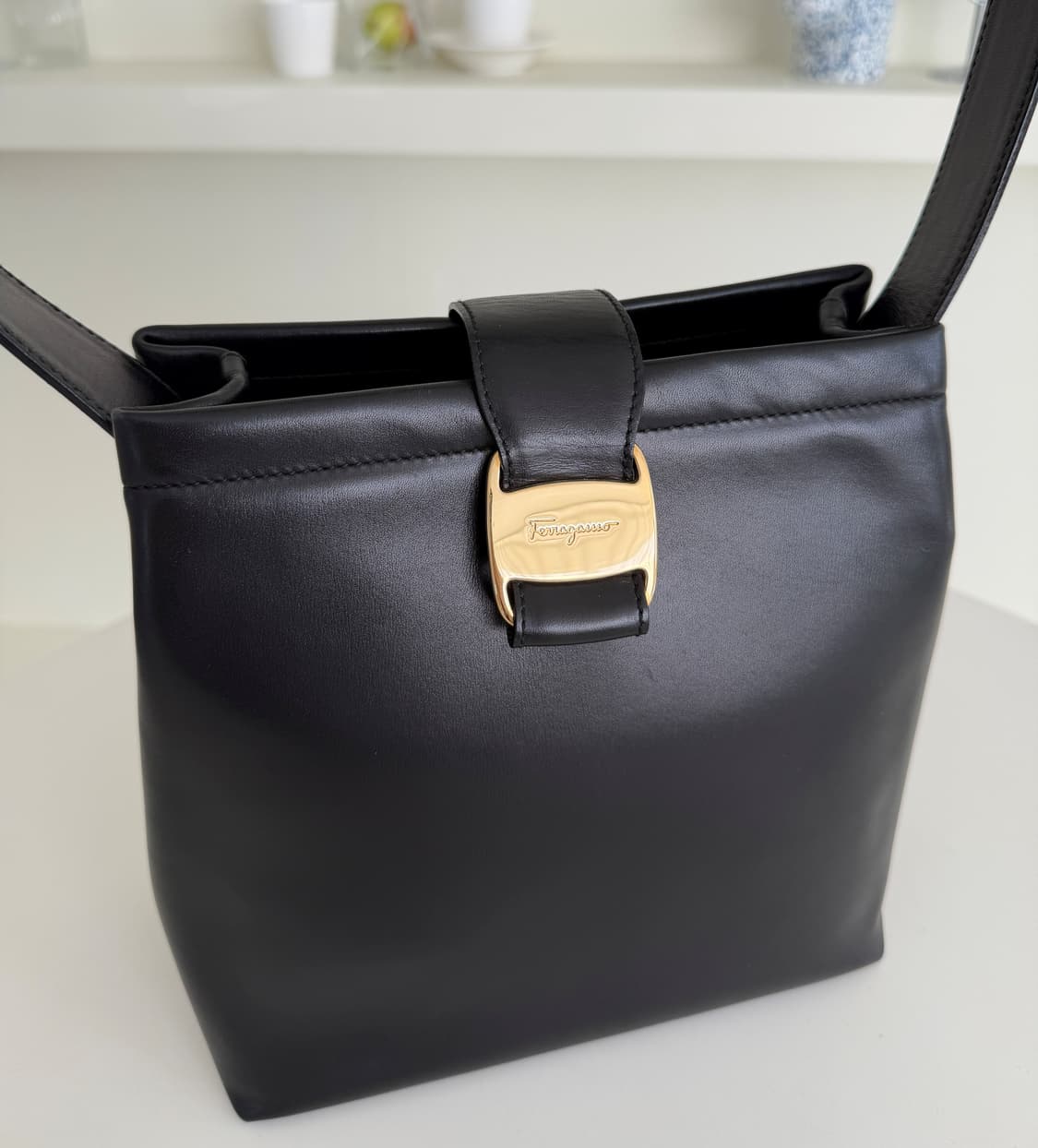 [Ferragamo] Black Leather Vara Shoulder  상품이미지4