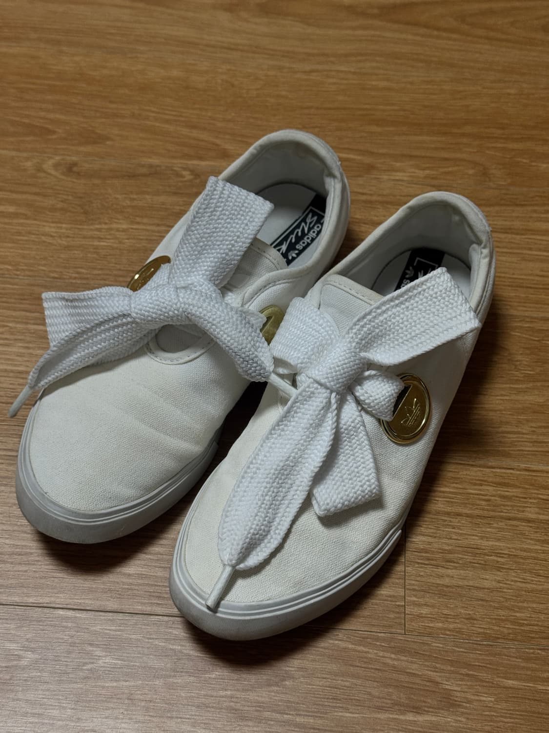 아디다스 운동화 슬릭로우 리본 슬립온 화이트 골드 메탈릭 240 상품이미지1