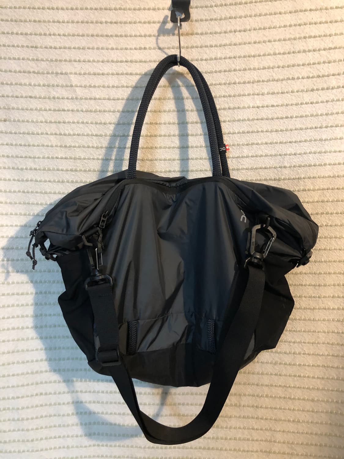 온러닝 트랙팩 35L 라이트 블랙 상품이미지2