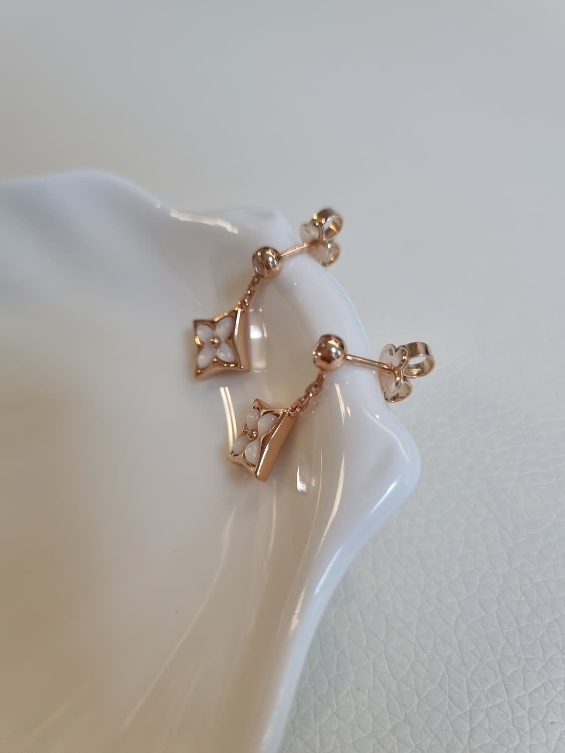 루이비통 업사이클링 블라썸 드롭 귀걸이 상품이미지3