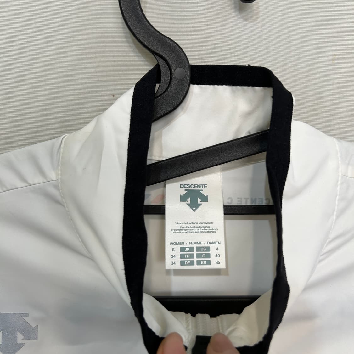 데상트 여성 바람막이 85 상품이미지2