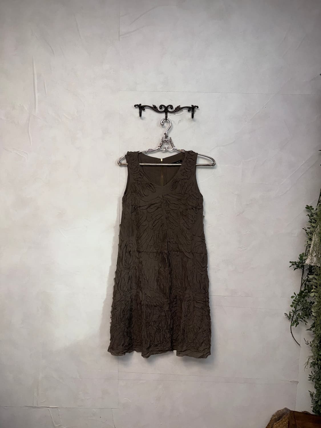 G-cut brown ruffle draped fabric ops  상품이미지4