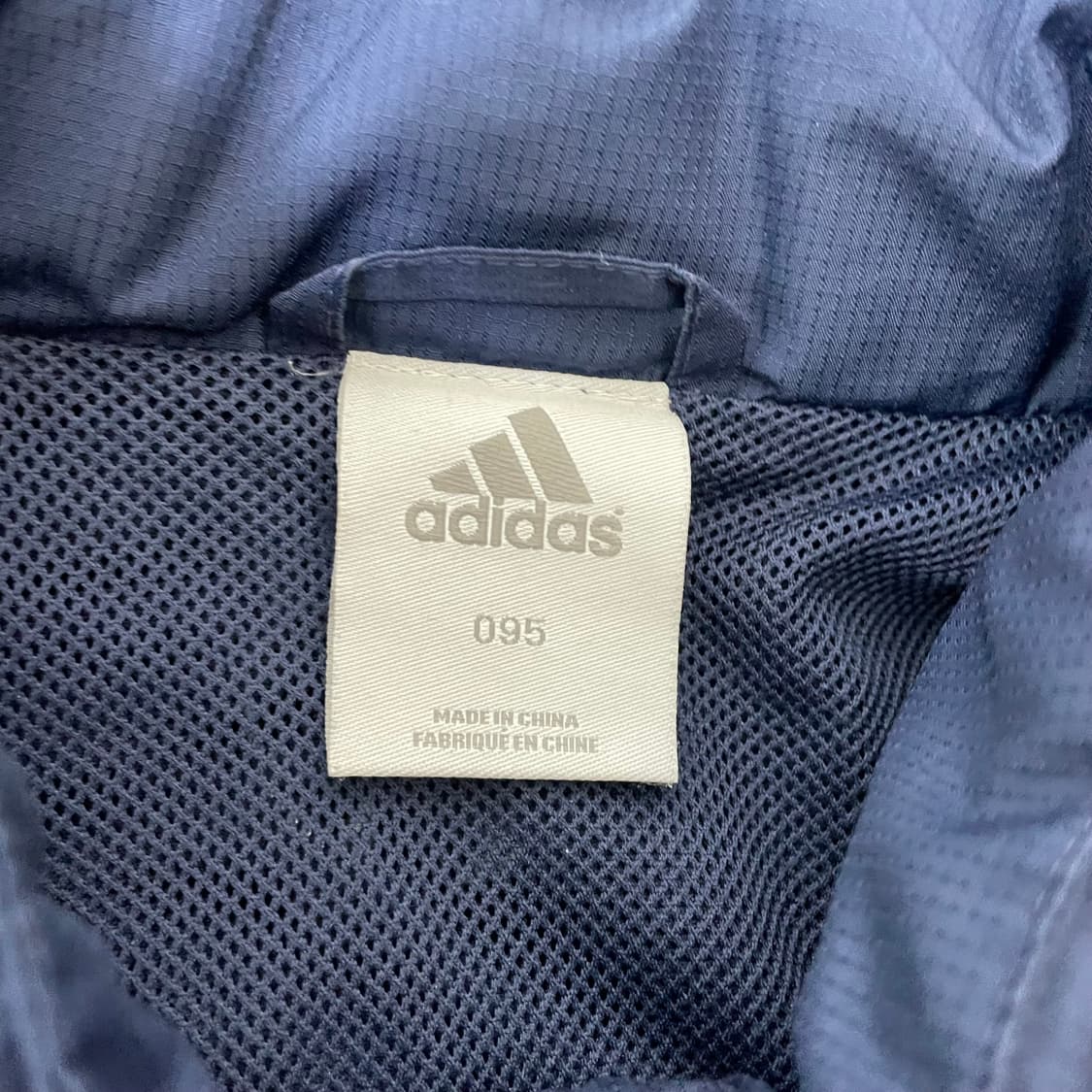 아디다스 로고 배색 레알마드리드 엠블럼 바람막이 자켓 상품이미지4