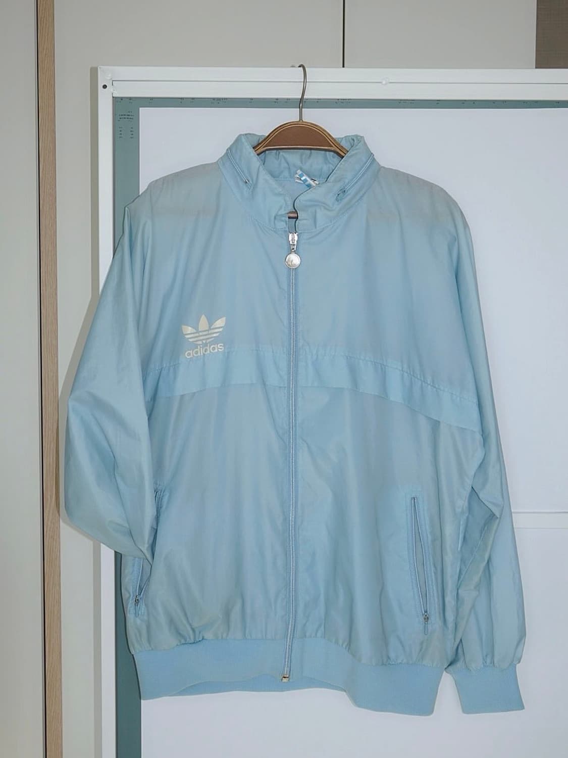 아디다스 시나모롤 바람막이 상품이미지1