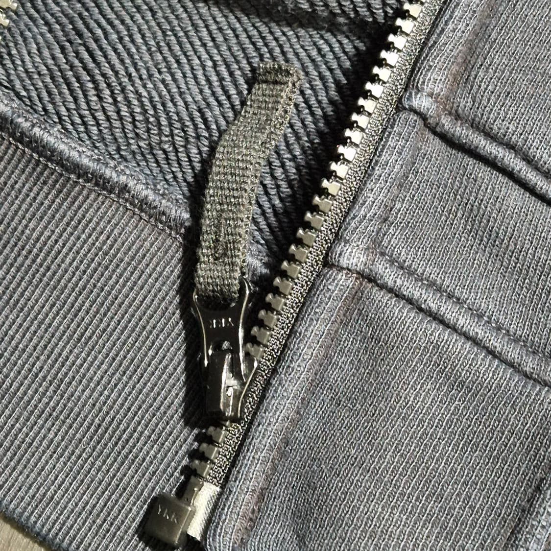 스톤아일랜드 24년도 와펜 L사이즈 후드집업 상품이미지4