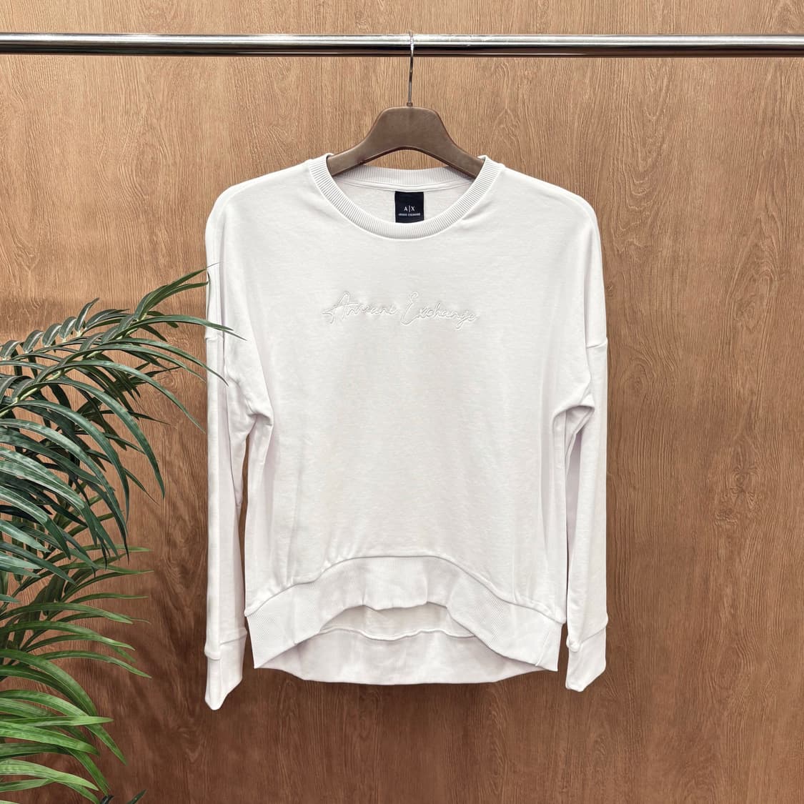 아르마니 익스체인지 맨투맨 시그니처 로고 자수 하이 로우 디테일 화이트 상품이미지1