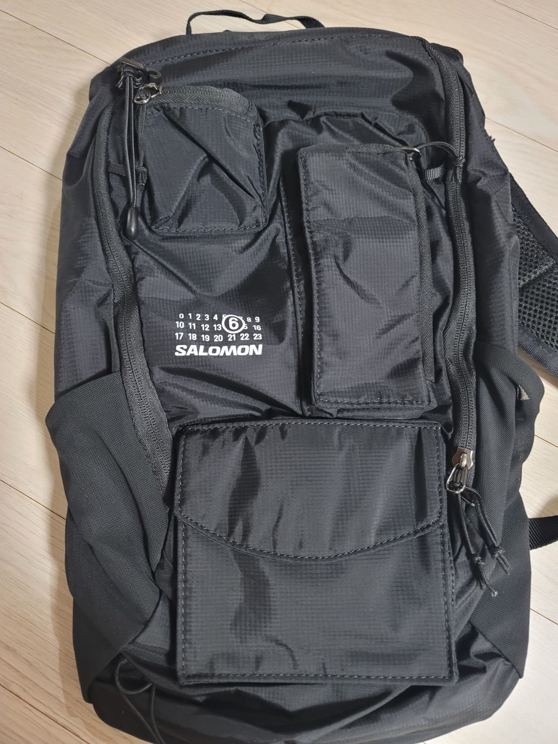 살로몬 x MM6 메종 마르지엘라 데이팩 20 블랙 상품이미지1