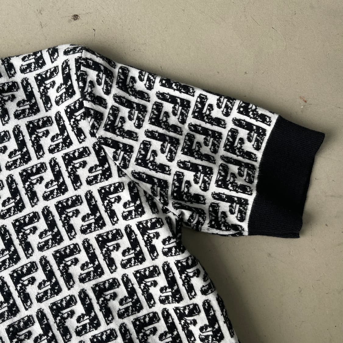 펜디 블랙 주카 크롭 니트 상품이미지2