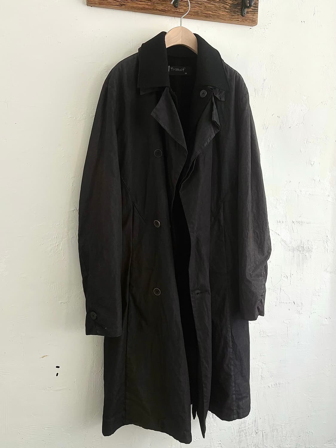 TRANSIT 트랜짓 블랙 컬러 더블 트렌치 롱 코트 상품이미지2