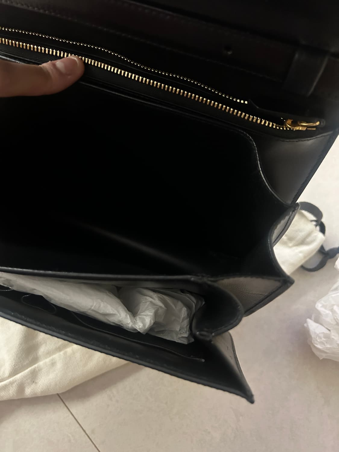 셀린느 클래식 박스 백 블랙 미디엄 금장 상품이미지4