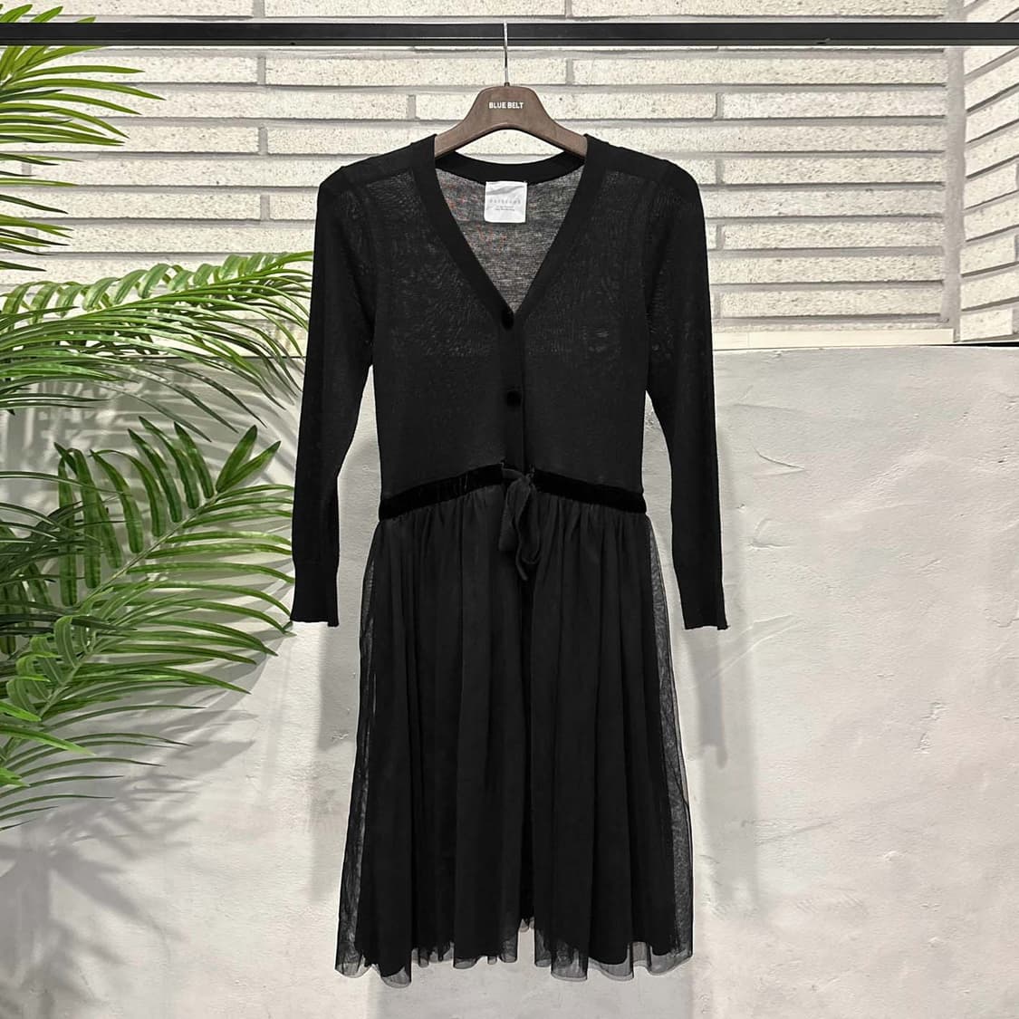 레이 빔즈 원피스 브이넥 시스루 니트 탑 쉬폰 플리츠 리본 디테일 블랙 상품이미지2