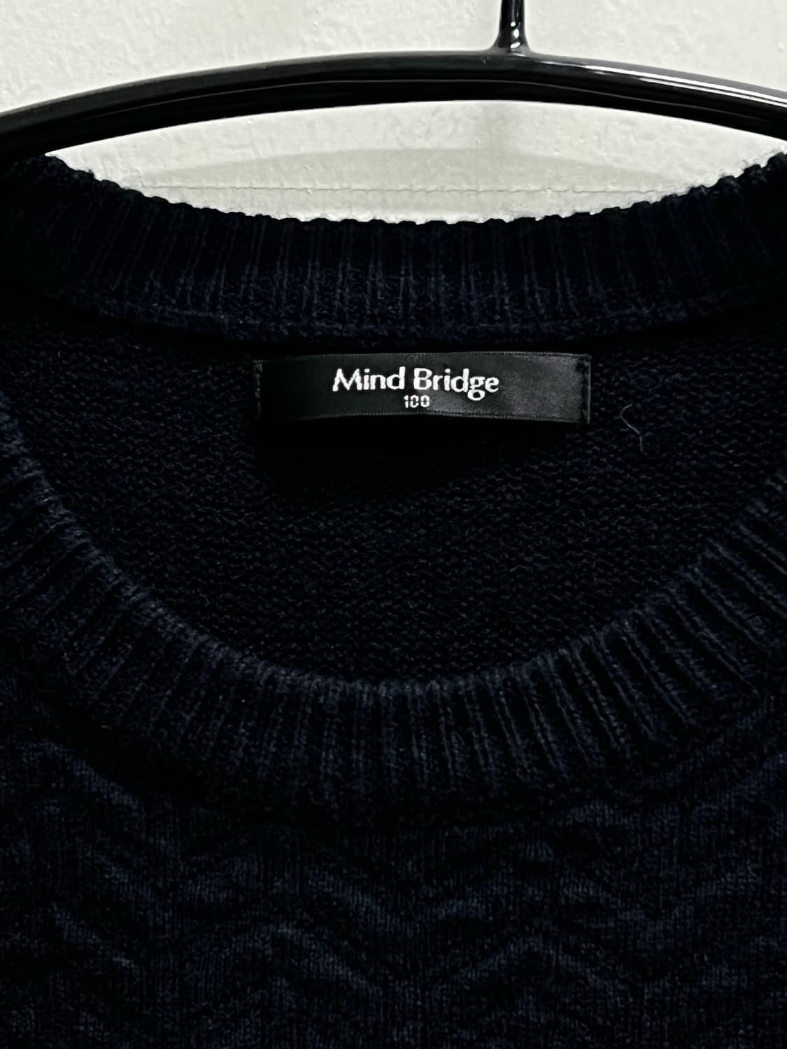 (100) 마인드브리지 헤링본 패턴 라운드 니트 다크네이비 상품이미지4