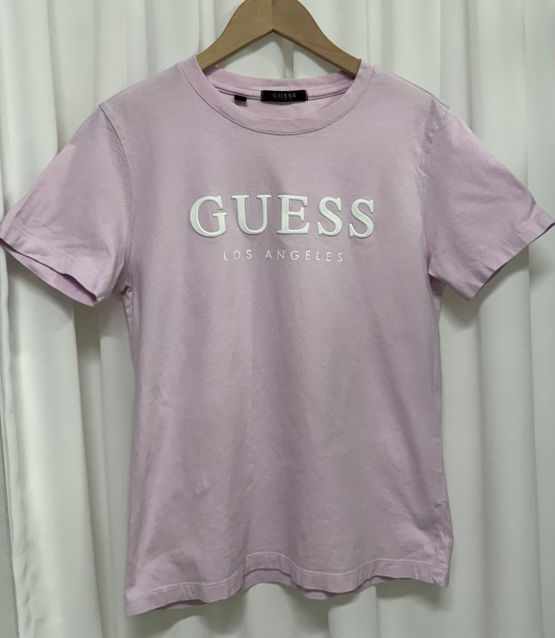 GUESS 게스 에나멜 로고 반팔티 S 퍼플 상품이미지2