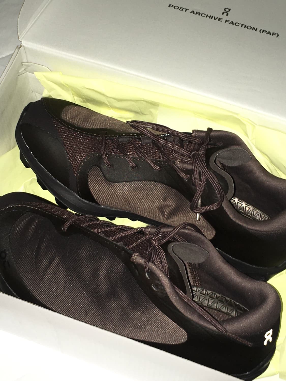 온러닝 X 파프 클라우드벤쳐 카카오 브라운 235 새상품 상품이미지1