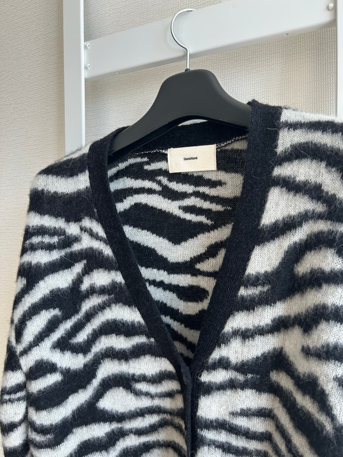 스탠드얼론 지브라 가디건  상품이미지2