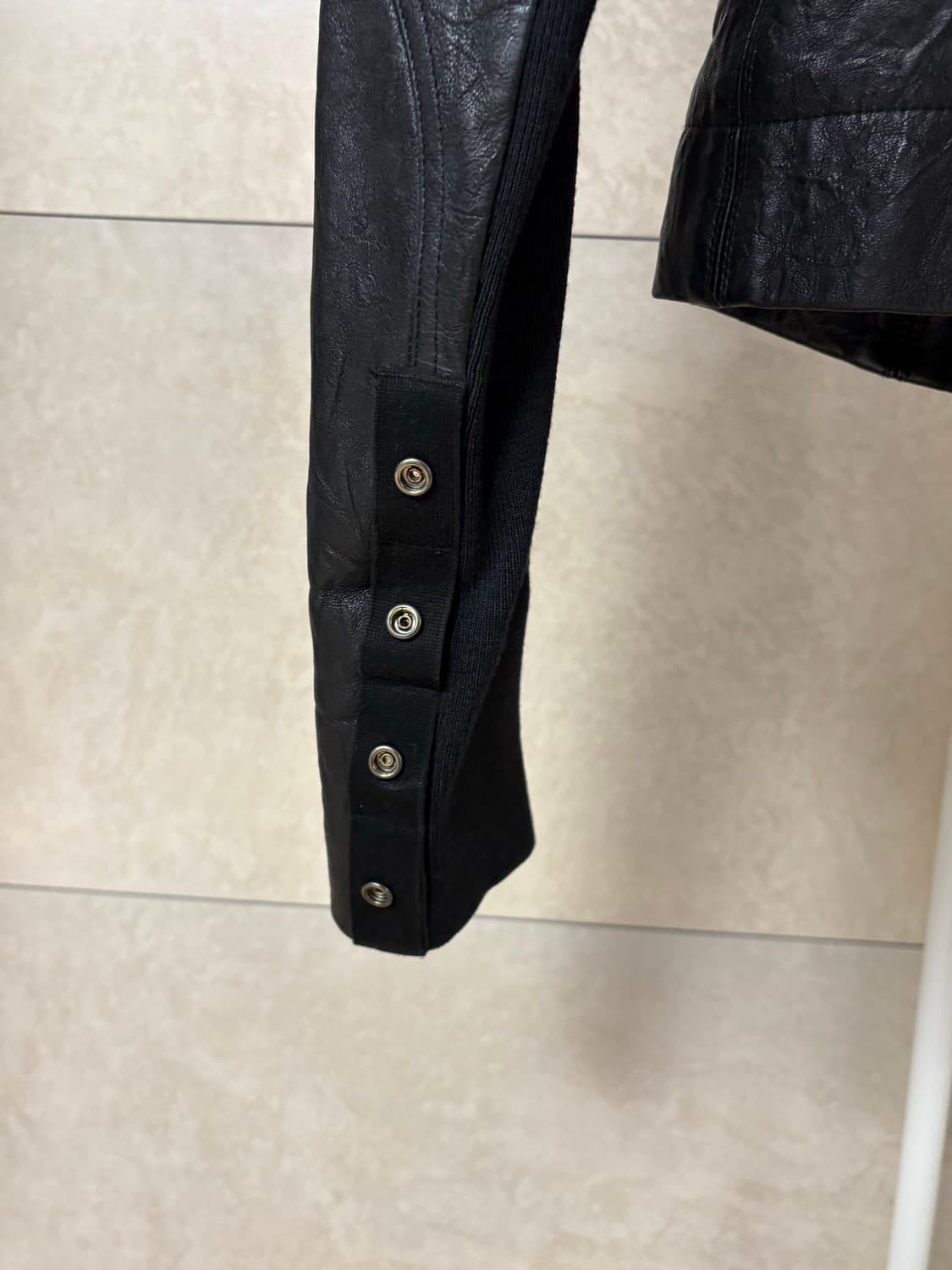 릭오웬스 사선 하이넥 레더자켓 상품이미지4