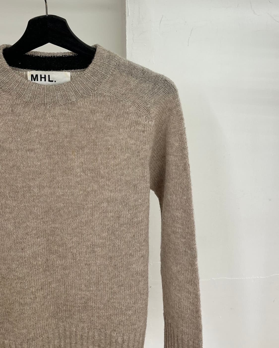 엠에이치엘 베이지 크루넥 울 니트 상품이미지4