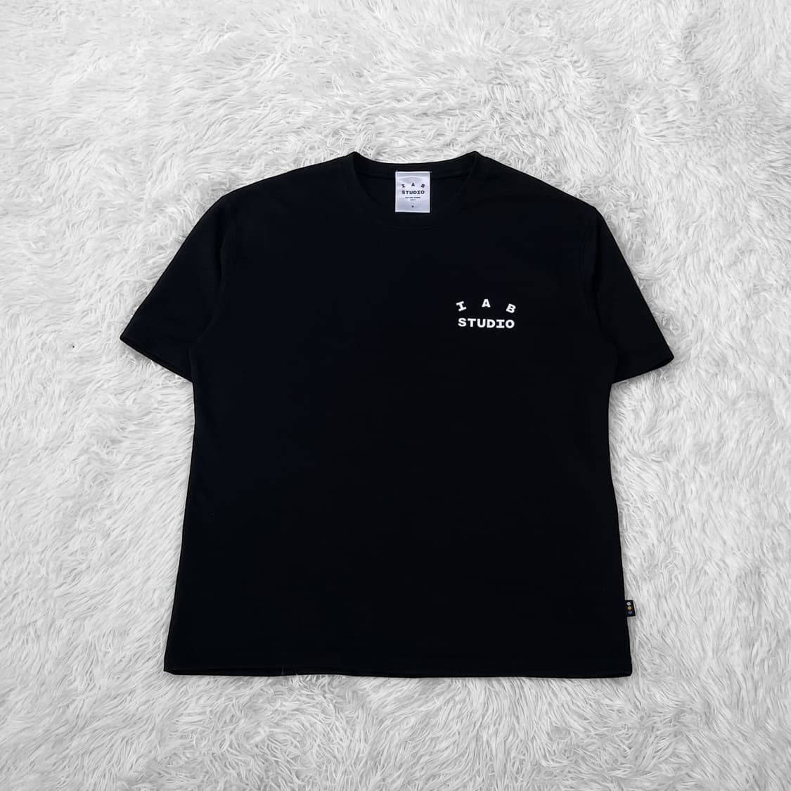 아이앱스튜디오 스펠 로고 반팔 티셔츠 블랙 상품이미지3
