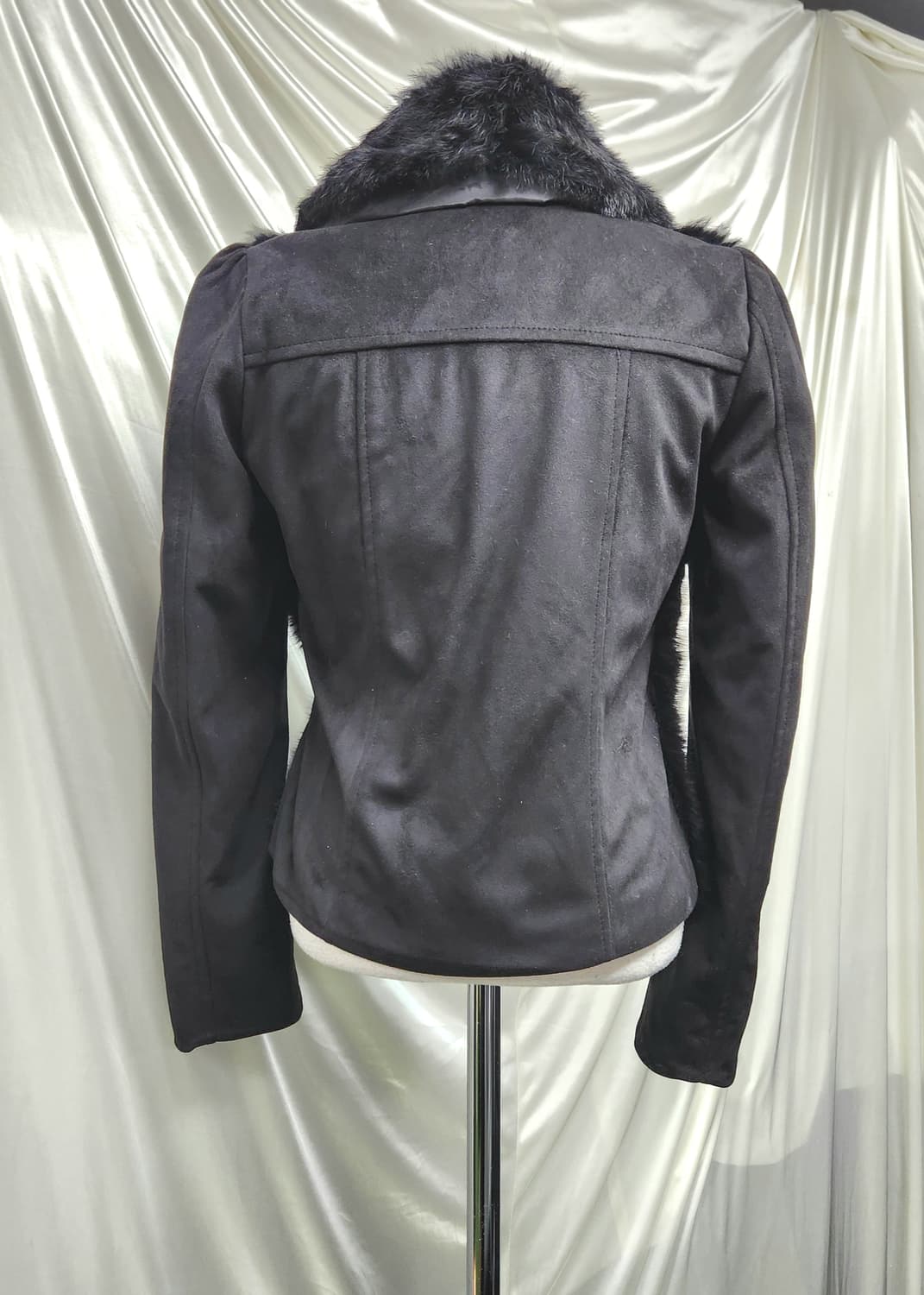 Black Fur Short Jacket ✦ 허리 슬림라인 실루엣
 상품이미지4