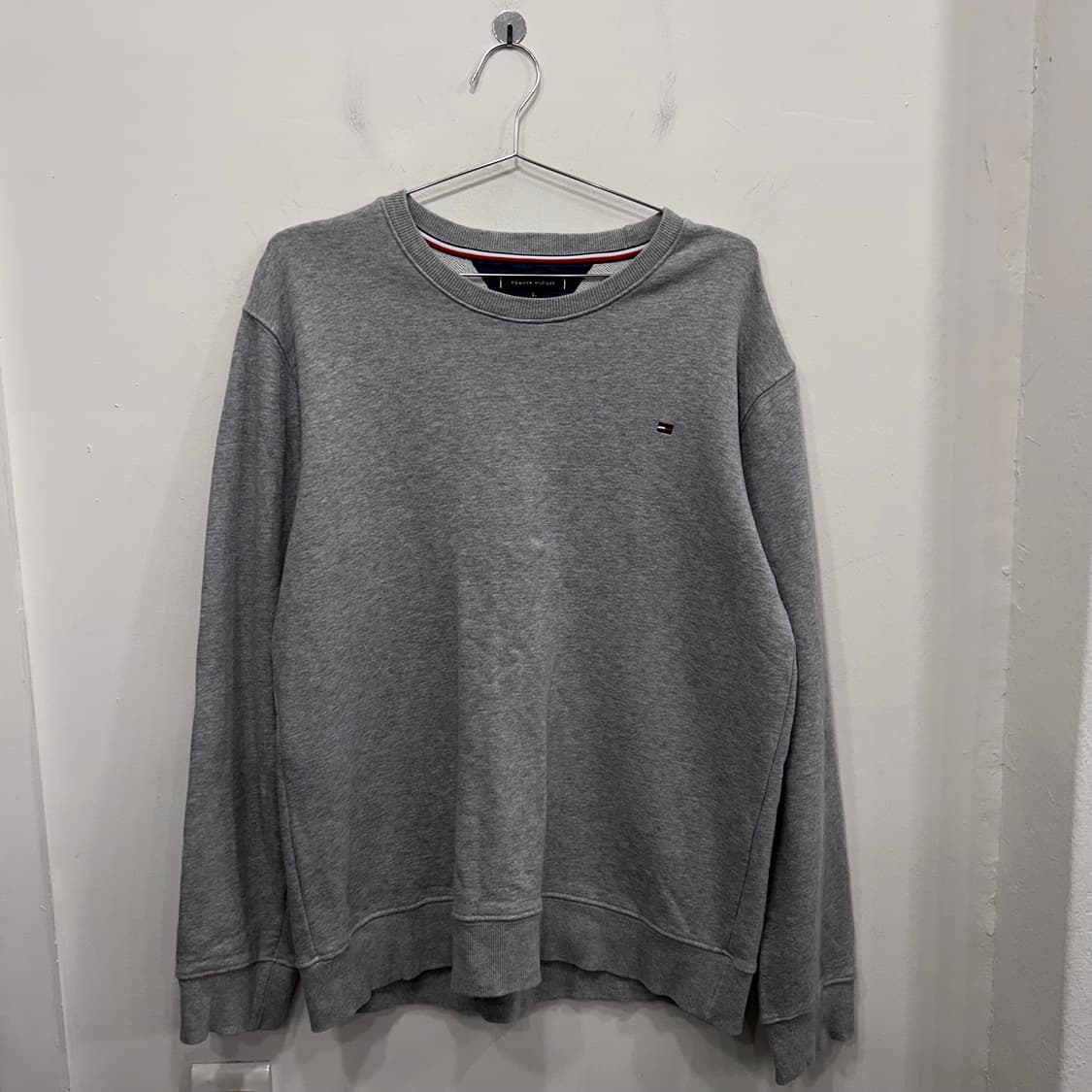 타미힐피거 스몰로고 베이직 라운드 맨투맨 상품이미지2