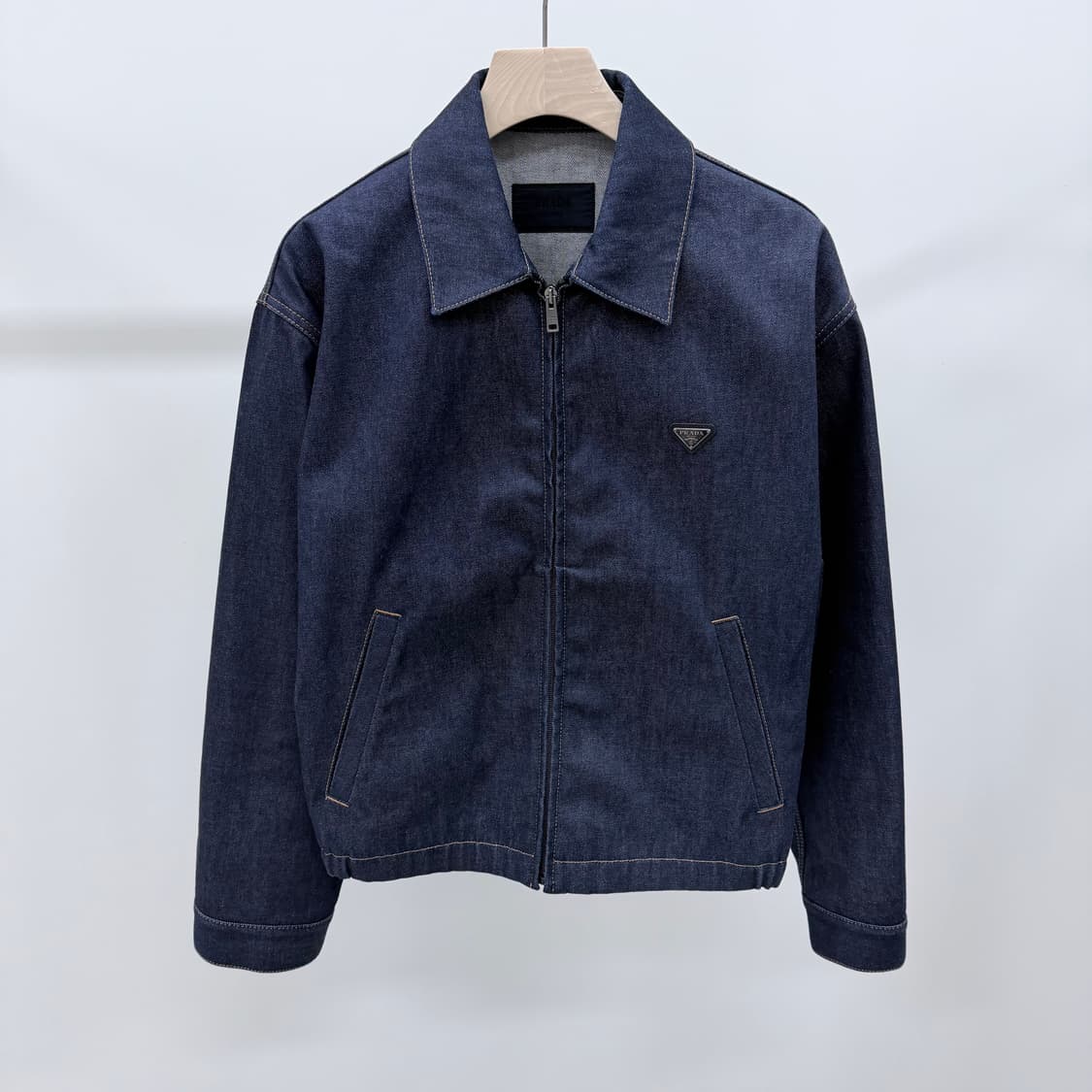 [S+급/M] 프라다 삼각로고 데님 블루종 청자켓 상품이미지1