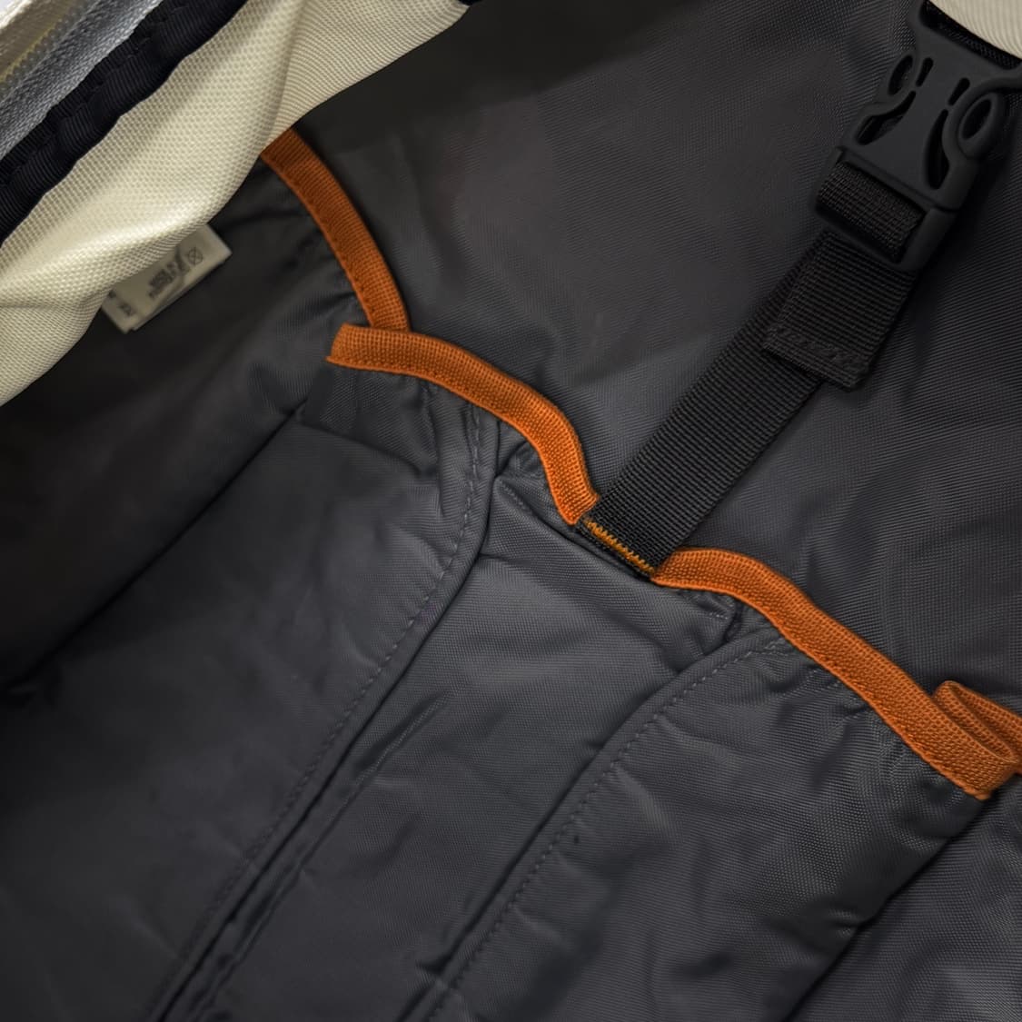 노스페이스 고프코어 울프그레이 테크니컬 백팩 상품이미지9