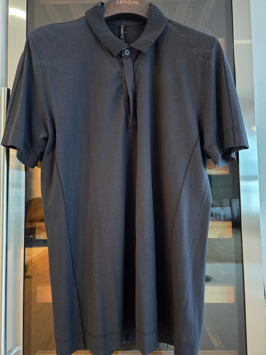 트랜짓 TRANSIT 반팔티셔츠 105사이즈입니다 상품이미지1