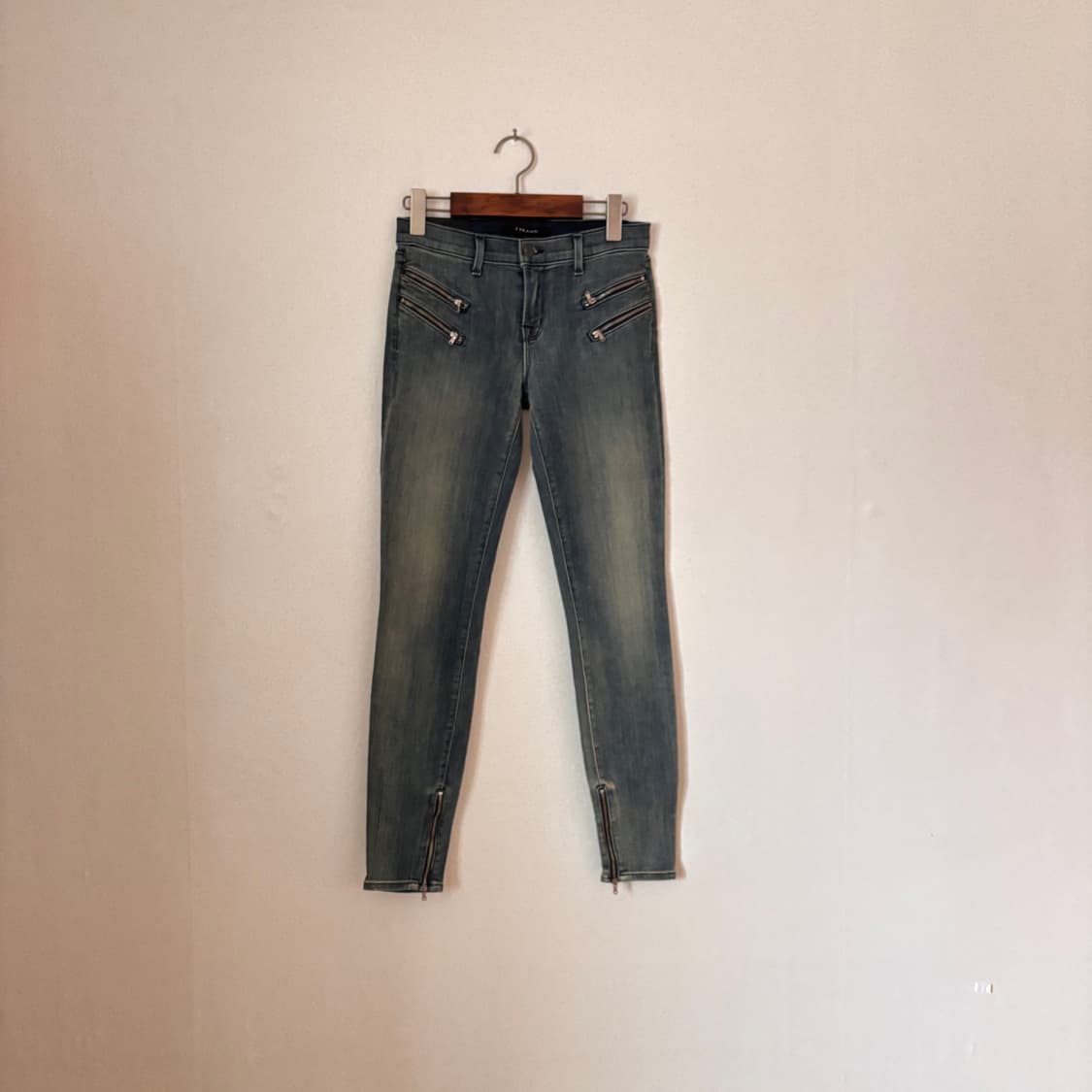 새제품 J 브랜드 지퍼 스키니진 25 슬림 데님 미국 수입 정품 상품이미지1
