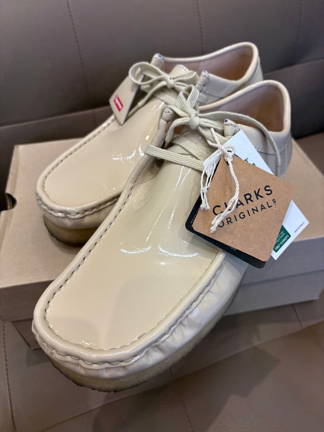 클락스 x 슈프림 페이턴트 레더 왈라비 상품이미지5