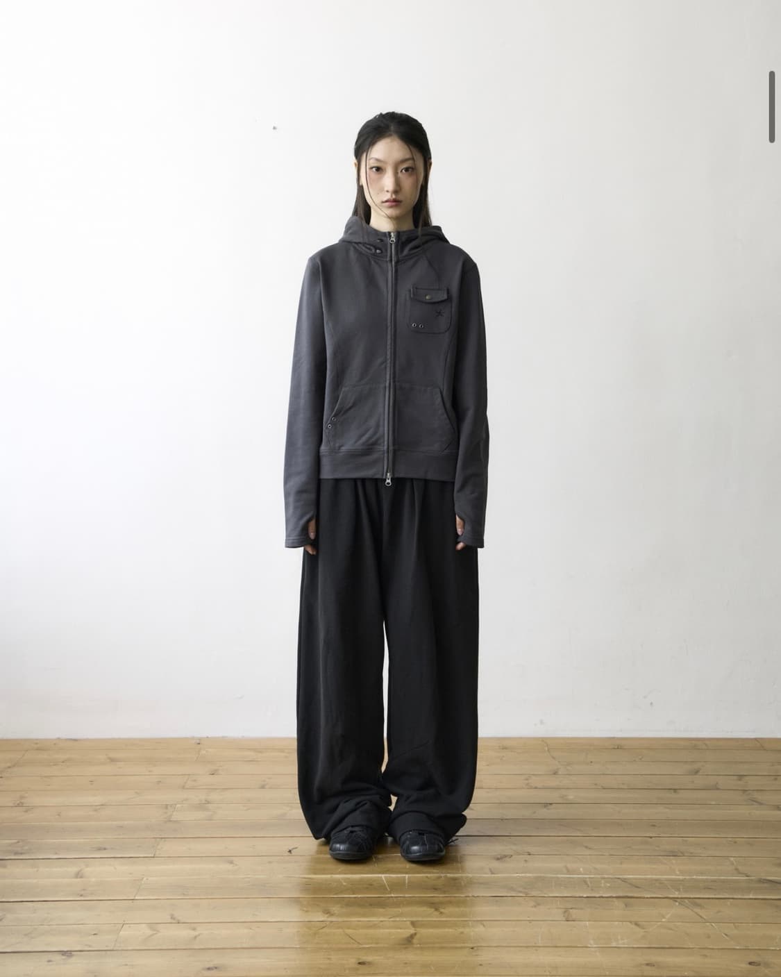 더콜디스트모먼트 후드집업 상품이미지2