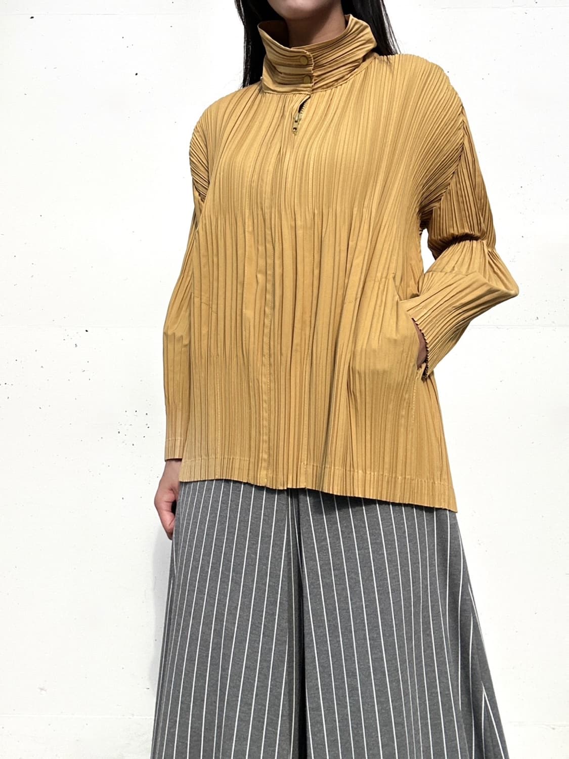 Tutleneck pleats zip up / yellow 상품이미지3