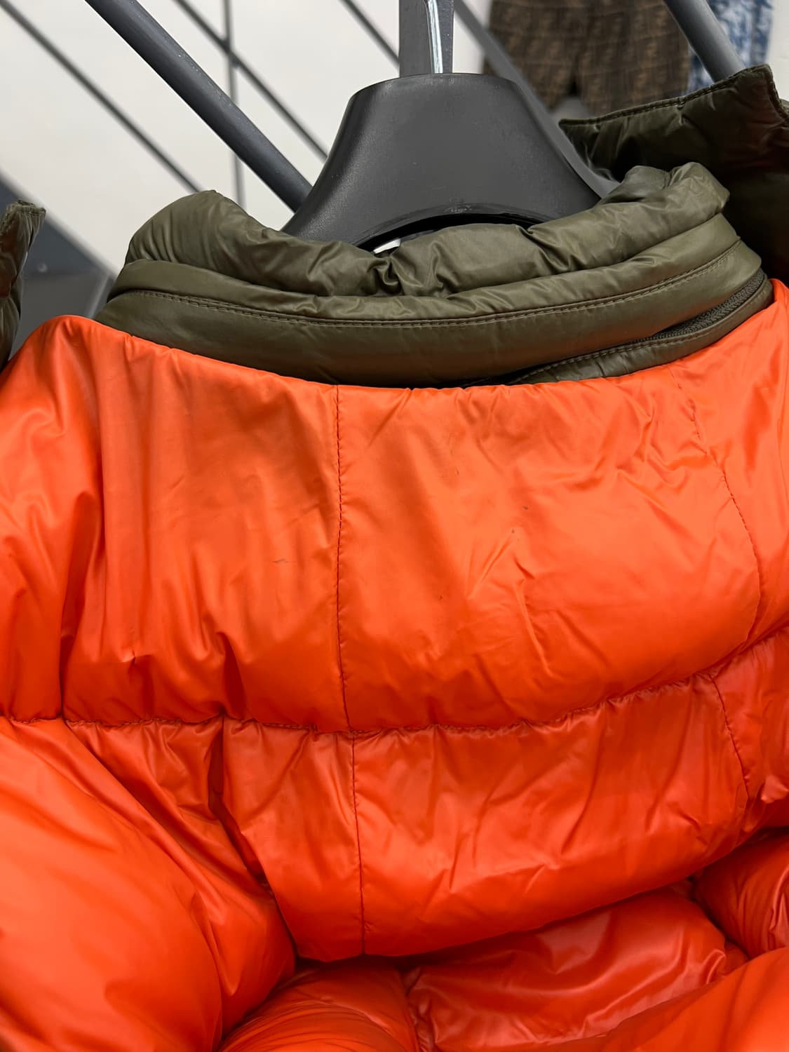 프라다 삼각로고 나일론 후드 패딩 상품이미지8