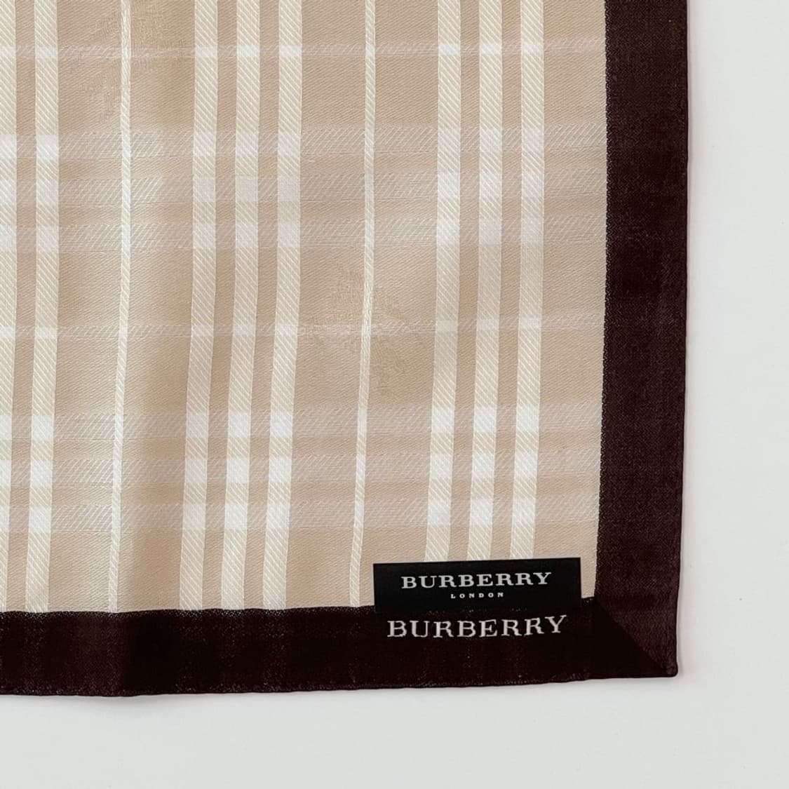 (새상품) burberry /버버리 쁘띠스카프 손수건 상품이미지3