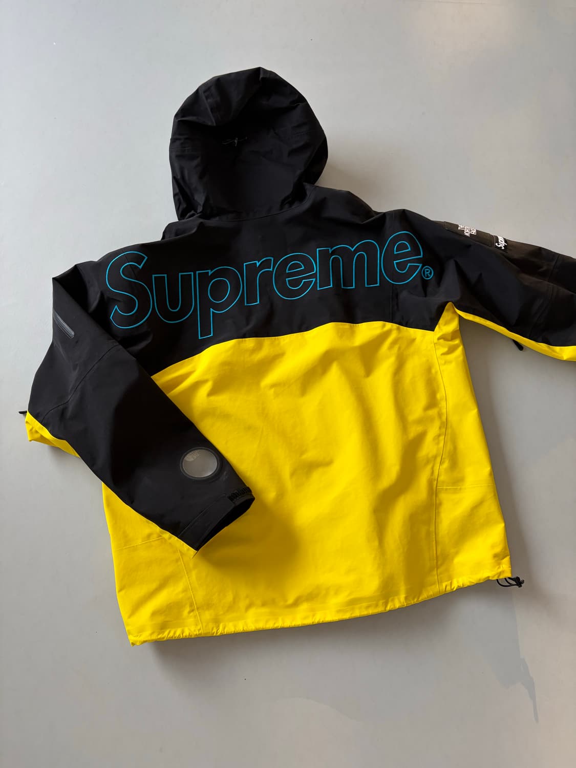 슈프림 x 노스페이스 테입드 심 쉘 자켓 옐로우 L 팔아요 상품이미지2