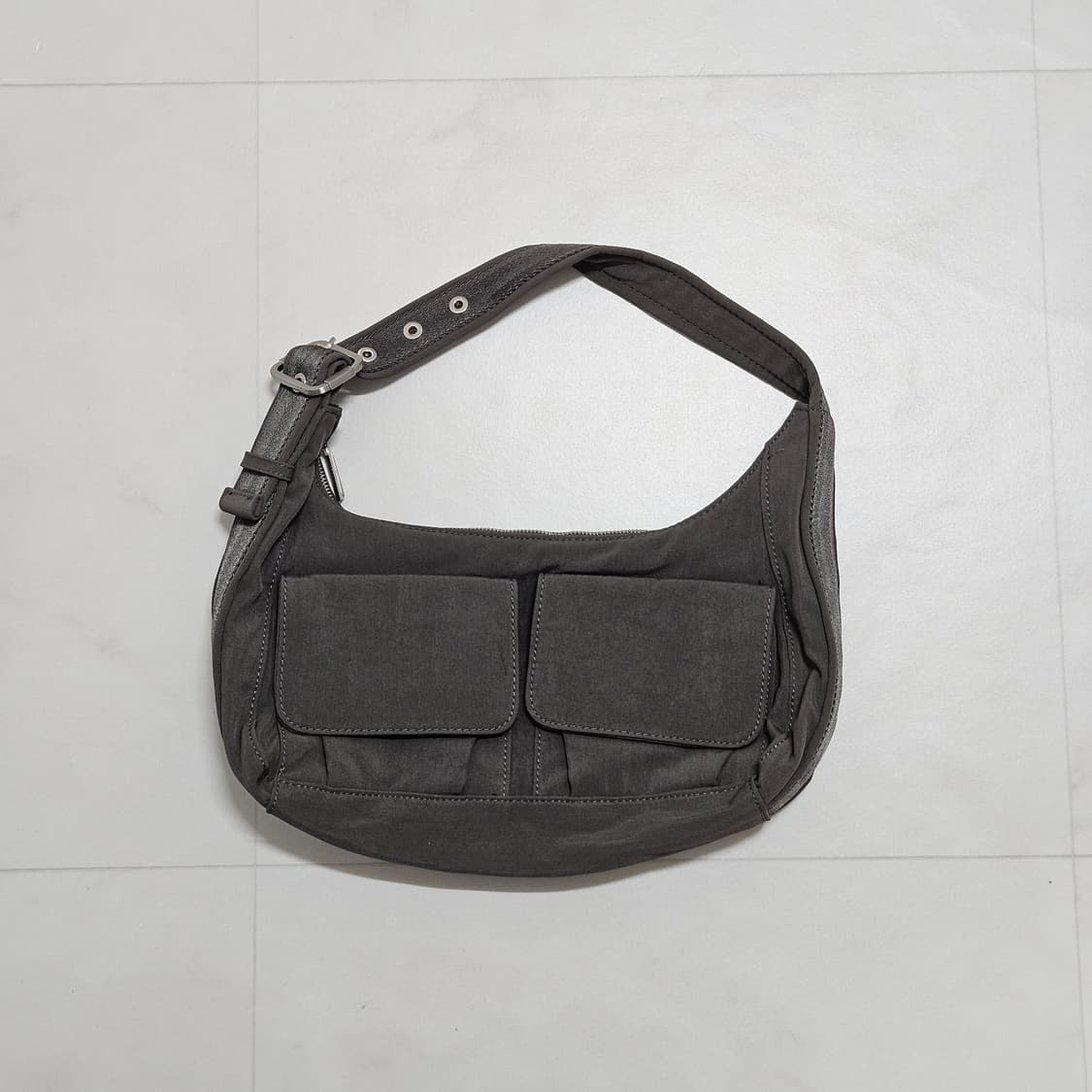 컨디션A 자라 나일론 호보백 카키 상품이미지1