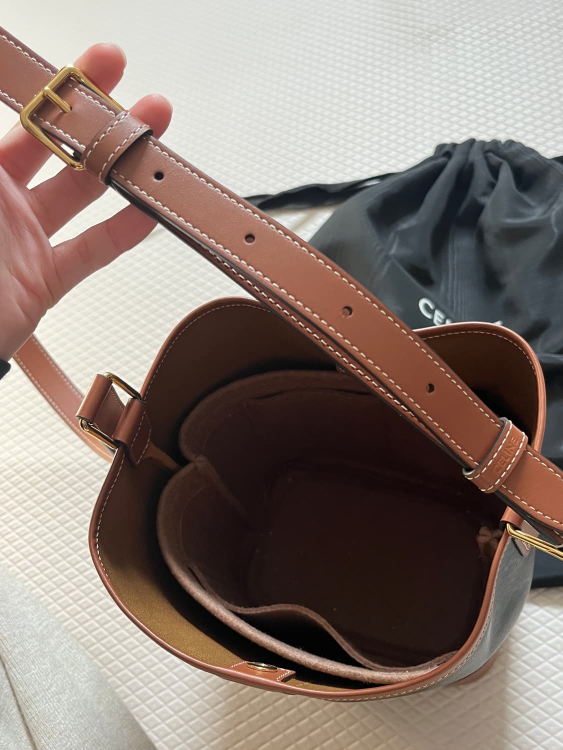 셀린느 스몰 버킷백 탄 상품이미지2