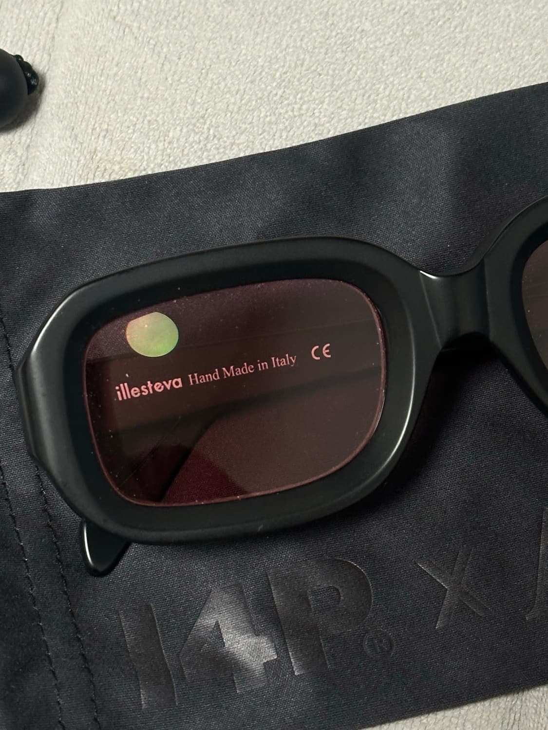 일레스테바 바이닐 선글라스 (기리보이 착용) 상품이미지2