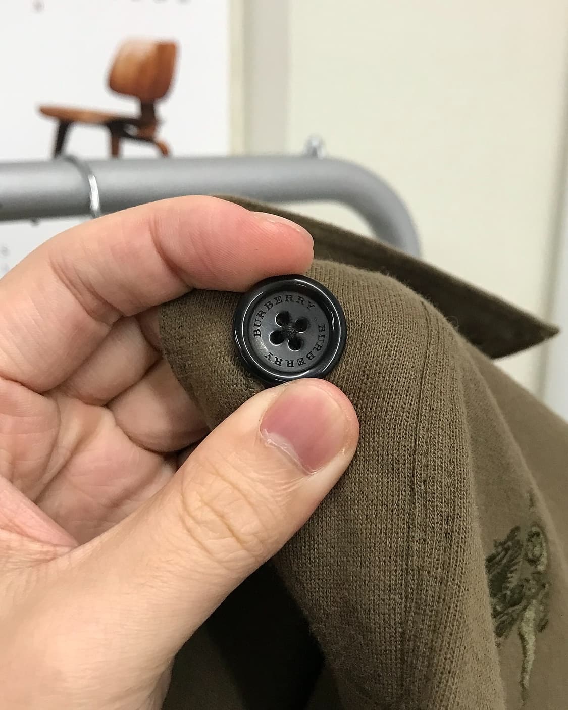 버버리 빅로고 헨리넥 긴팔티 맨투맨 상품이미지4