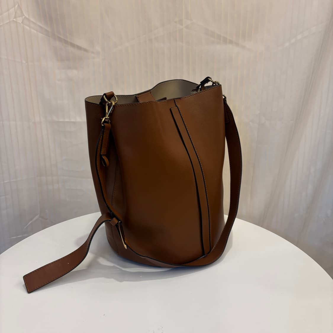 정품 덱케 하프문 버킷백     상품이미지2