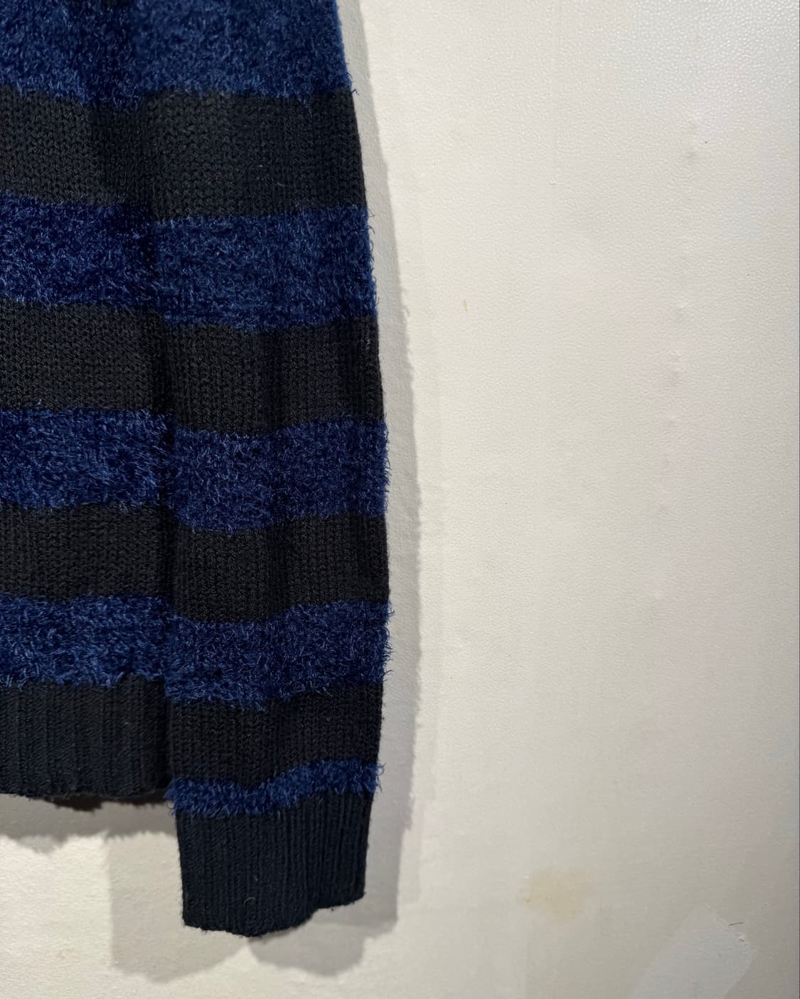 Black&Blue Stripe V-neck Knit  상품이미지2
