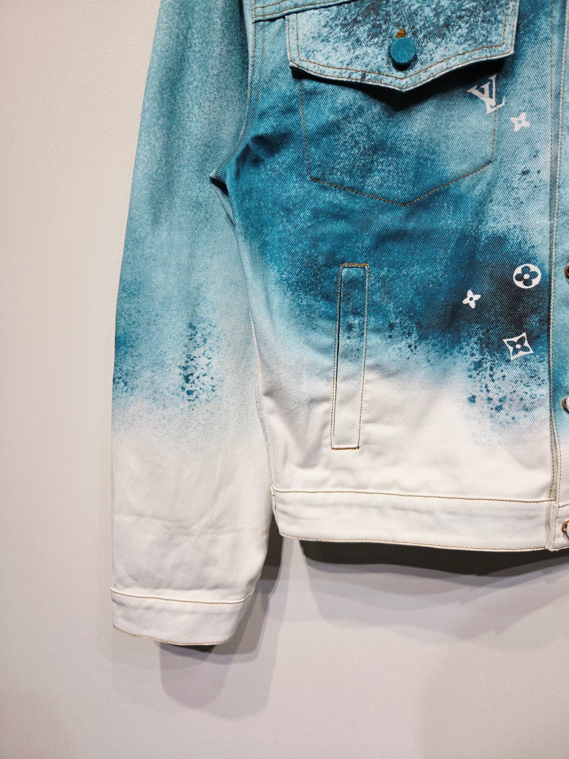 루이비통 모노그램 스프레이 데님 트러커 자켓 상품이미지4