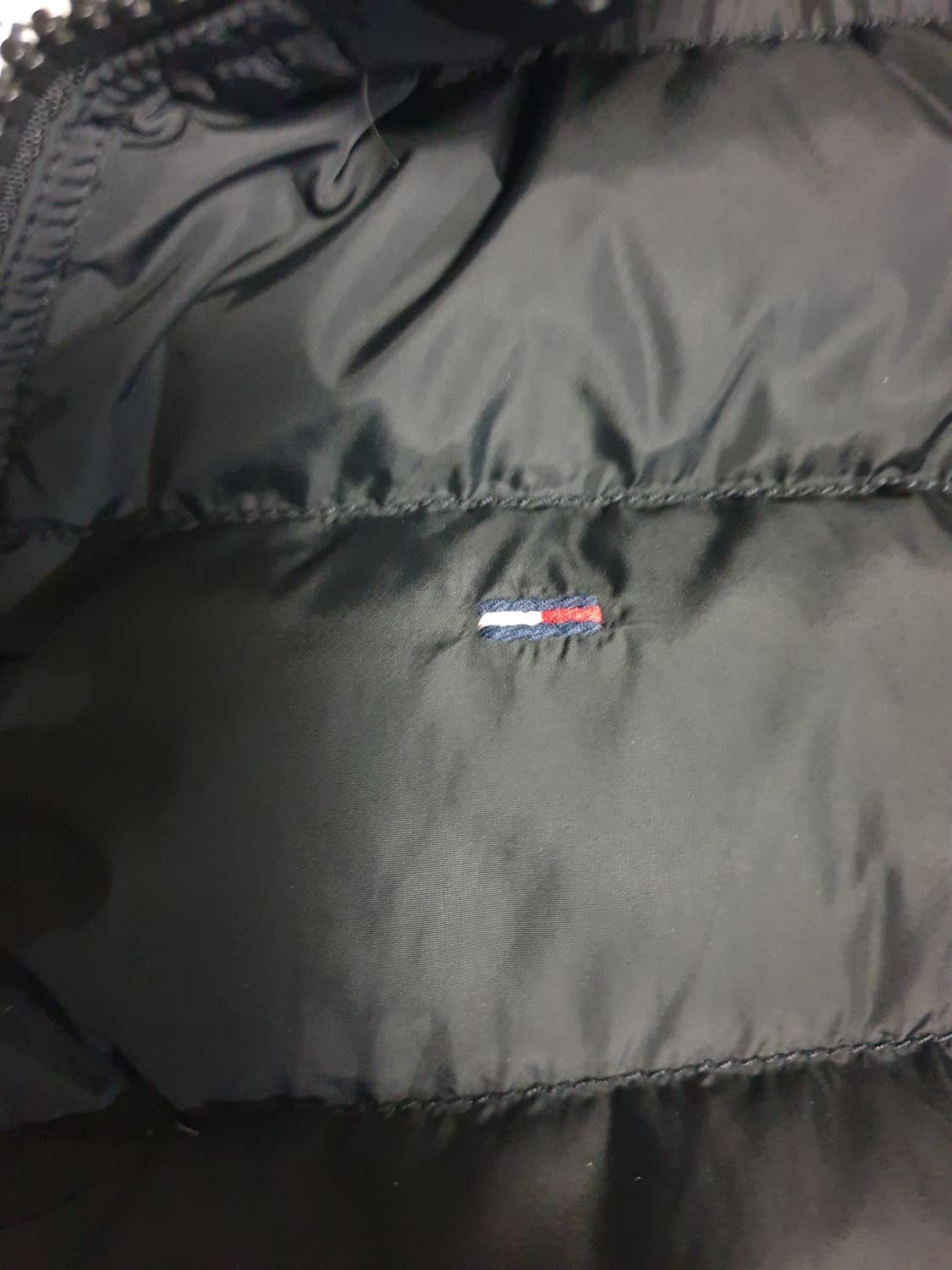 (해외발매) 타미힐피거 빈티지 빅 백로고 다운 숏패딩 블랙 (XL) 상품이미지4