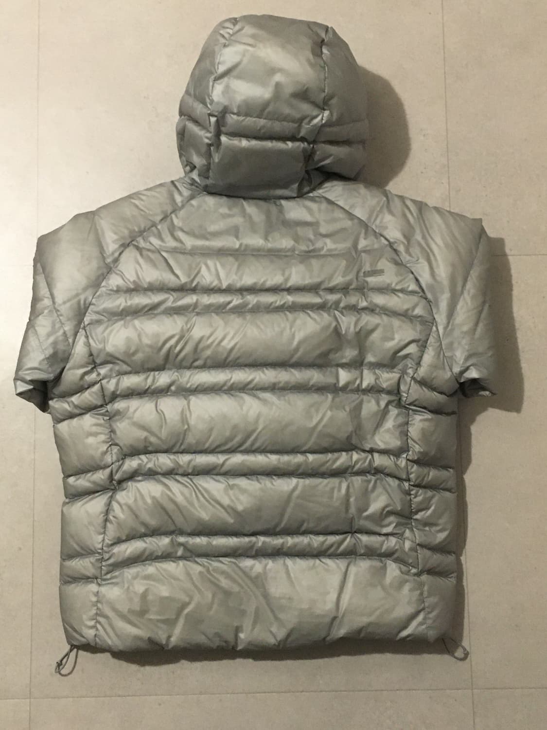 뉴발란스-플라잉 77 슈퍼라이트 후드 다운 패딩 실버 상품이미지4