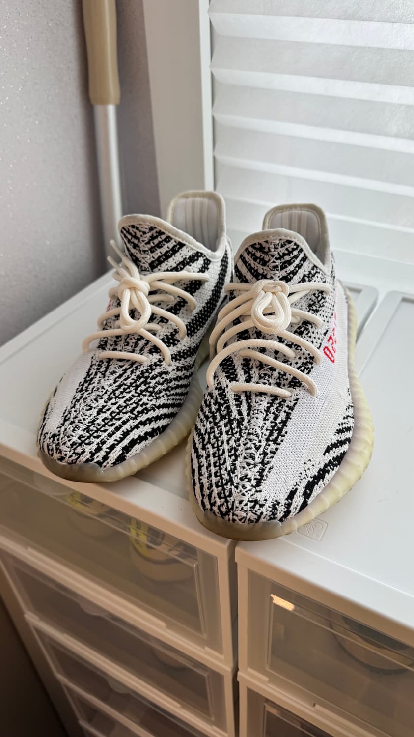(US 8) 아디다스 이지 부스트 350 V2 지브라 상품이미지1