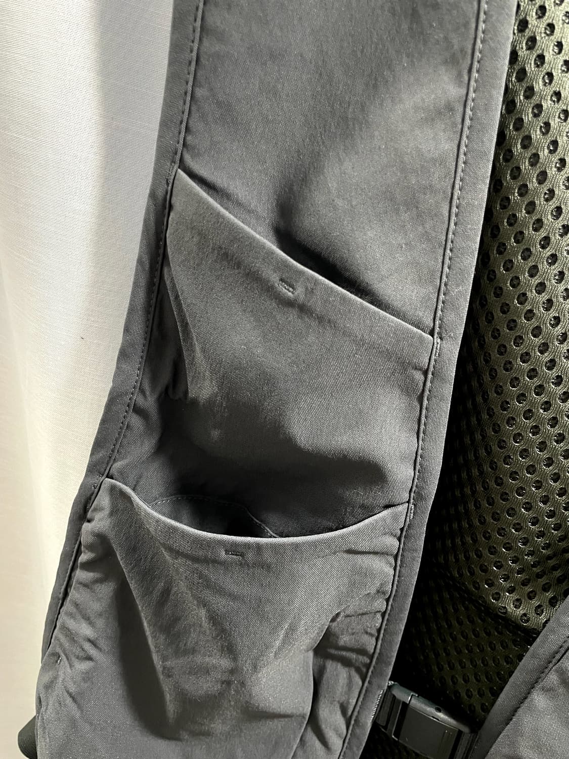 유니클로U/ 유틸리티 베스트 다크그레이/ M 상품이미지7